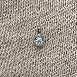 10K white gold diamond pendant